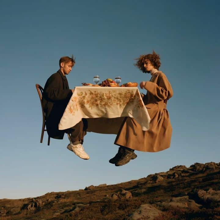 The impossible table 03